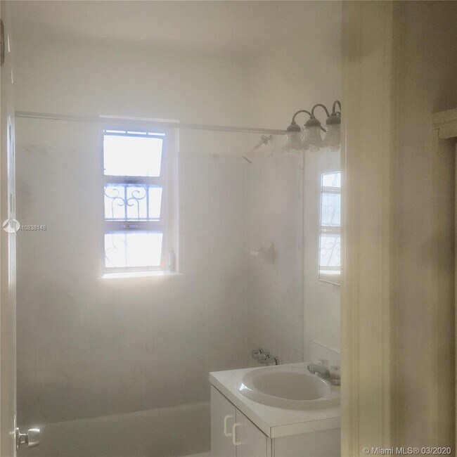 1120 Opalocka Blvd Opalocka, FL 33054 Alquileres en Opalocka, FL