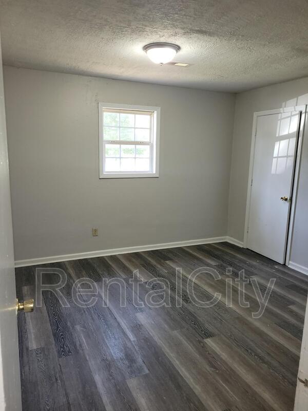 Building Photo - 405-407 S Front St
