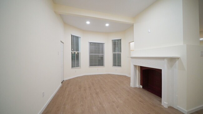 Building Photo - 229 S Prospect St
