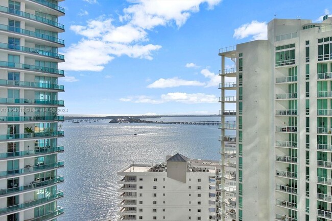 Foto del edificio - 1300 Brickell Bay Dr