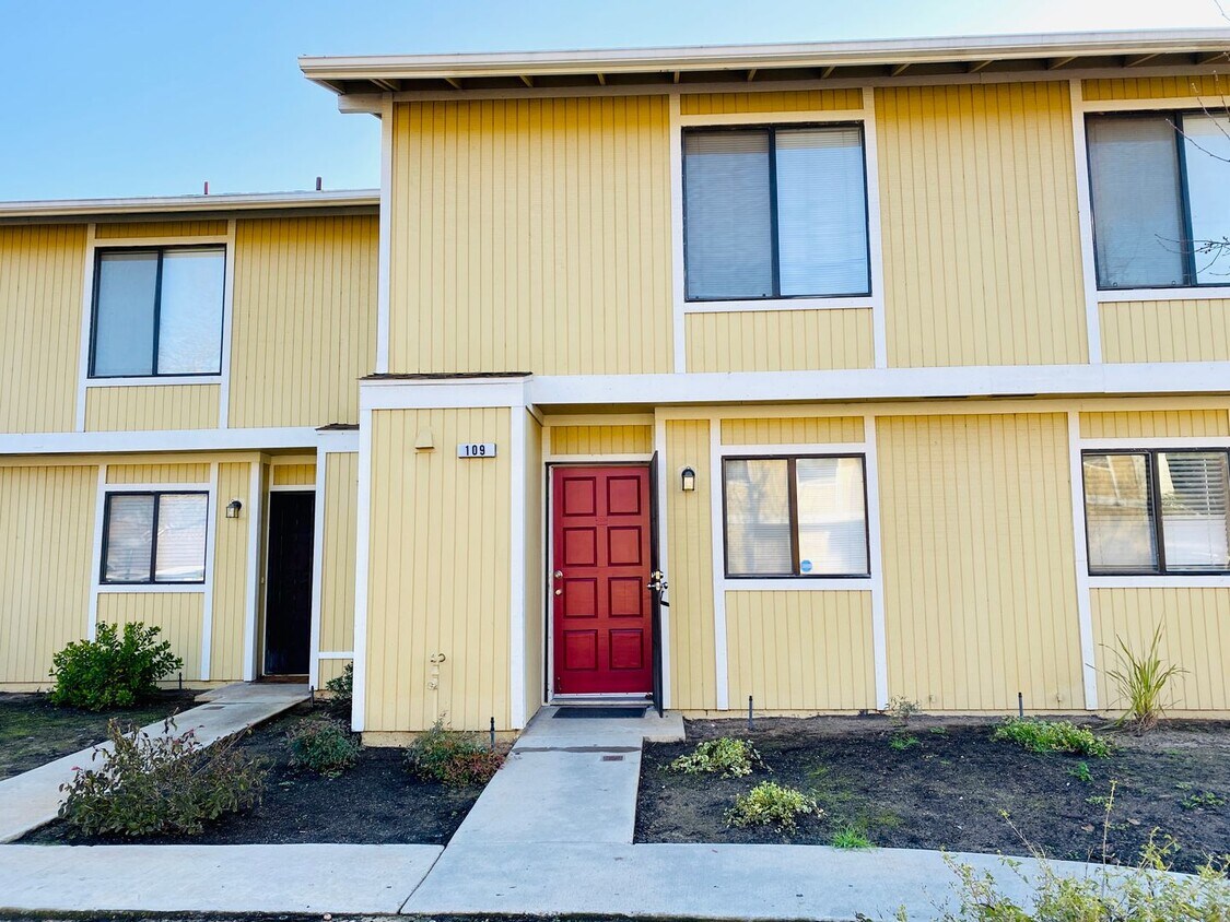 1,495 New Reduced Price! 2 Bedroom Condo Alquileres en Fresno, CA