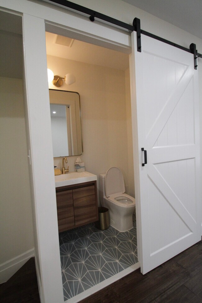 Building Photo - 8552 Springfield Oaks Dr