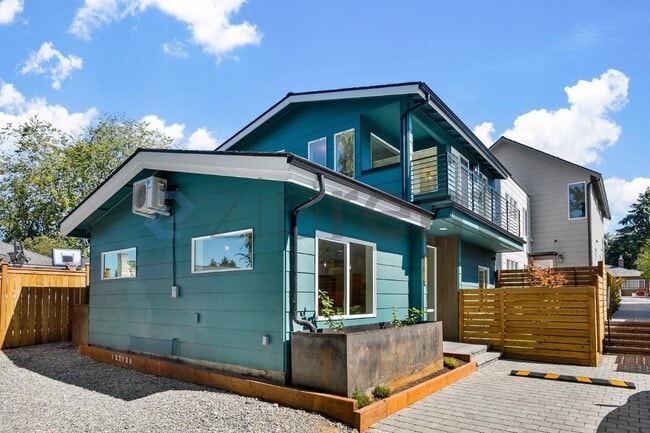 Building Photo - Unit C