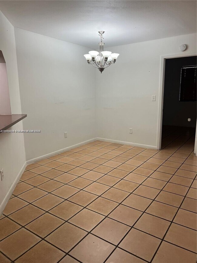 Foto del edificio - 1135 N Franklin Ave