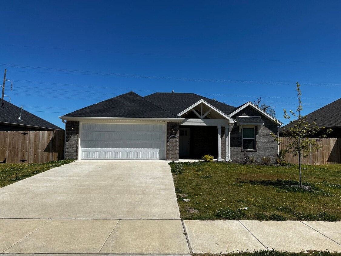 Foto principal - Now Leasing-Wonderful Modern Home-Endura P...