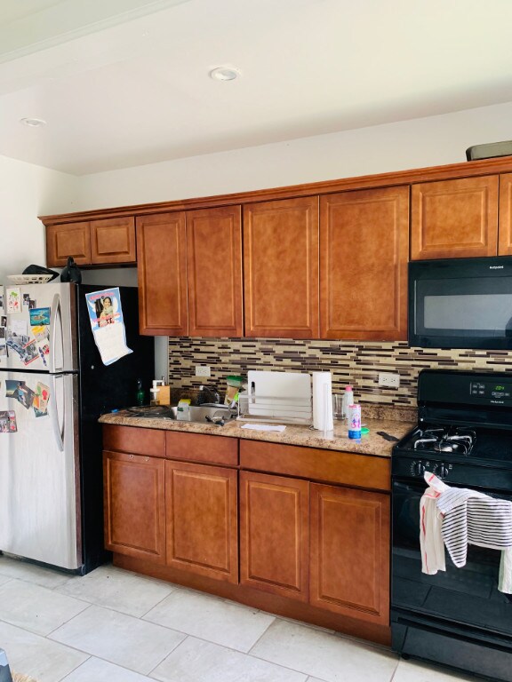 Building Photo - PUTNAM AVE.