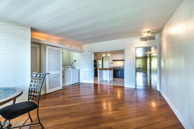 Building Photo - 6108 N 12th Pl
