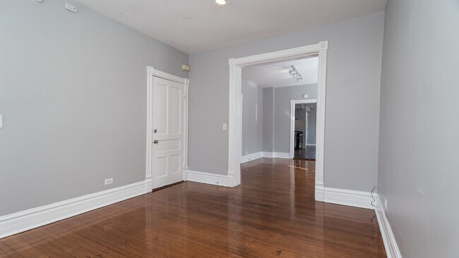 Foto del edificio - 1148 W Addison St
