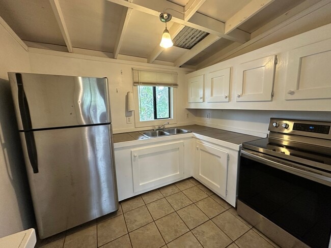 Building Photo - 16-2110-2110 Hibiscus Dr