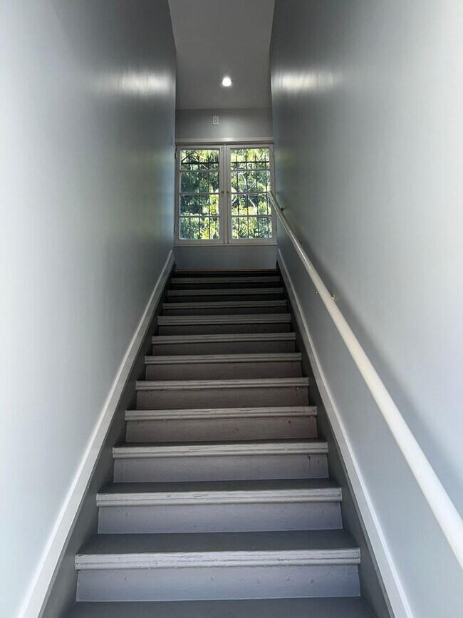 Foto del edificio - 531 1/2 W 56TH ST