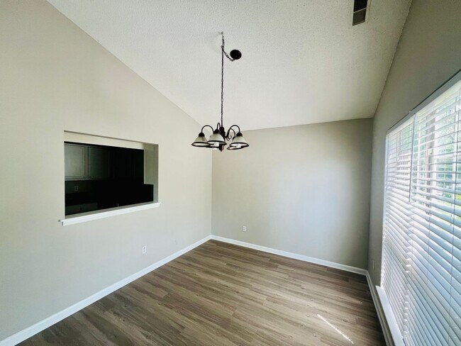 Building Photo - 3417 Braewick Pl
