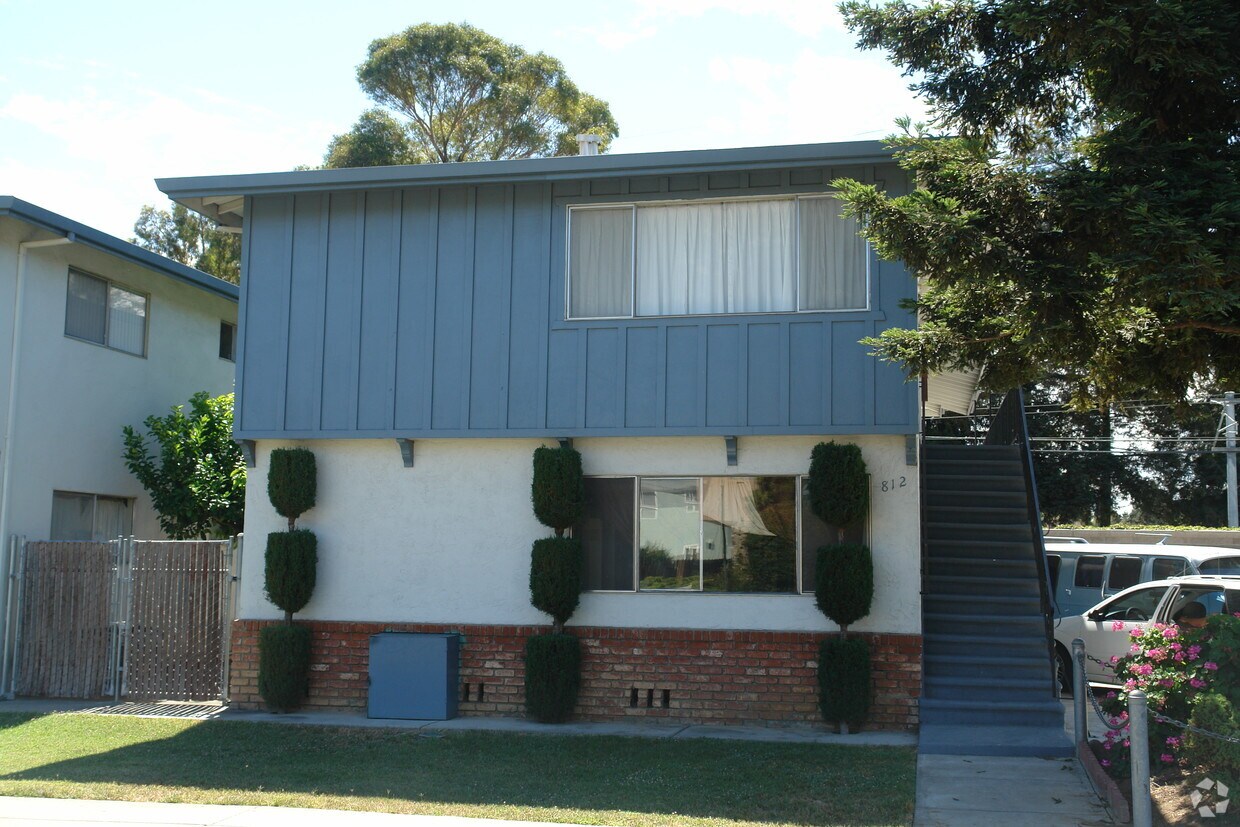 Building Photo - 812 Deland Ave