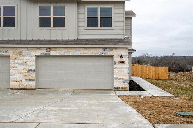 Building Photo - 1201 Garland Rd