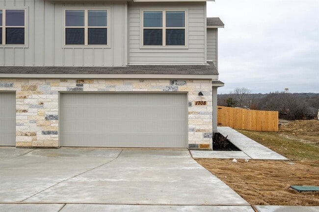 Building Photo - 1203 Garland Rd