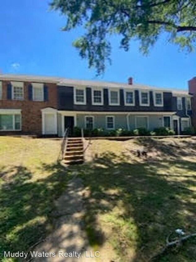 3 br, 2.5 bath House 3361 Coach House Cv House Rental in Memphis