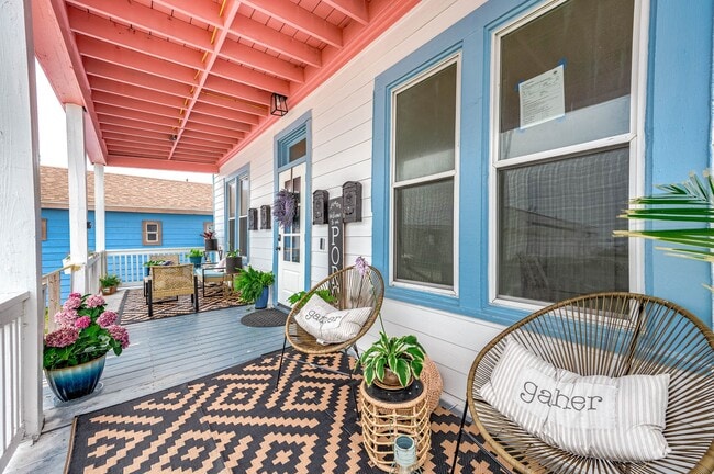 Building Photo - 3412 Ave S