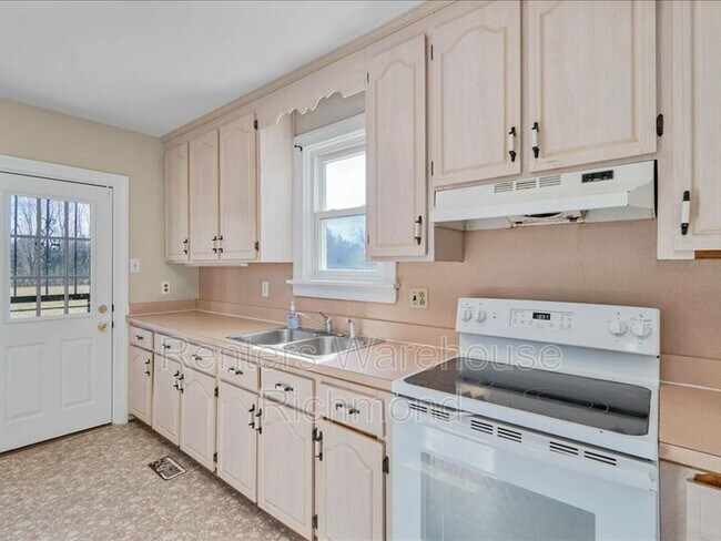 Building Photo - 8256 Shady Grove Rd