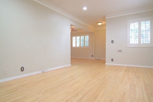 Building Photo - 1440 N Pass Ave