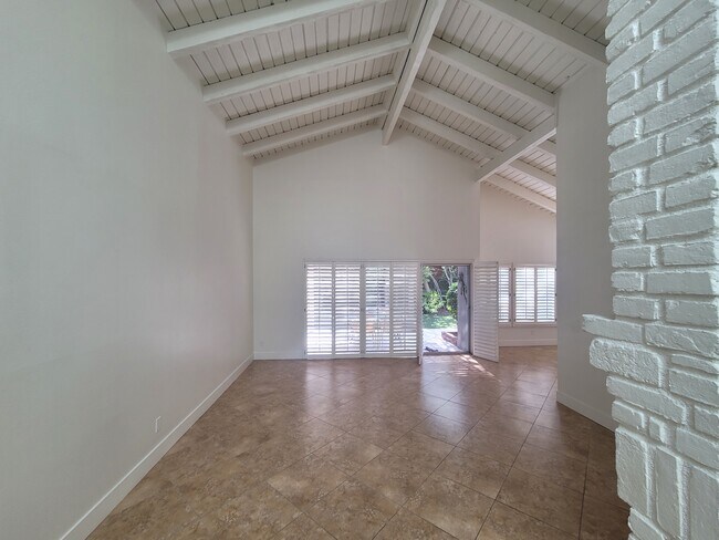 Foto del edificio - 1081 Triunfo Canyon Rd