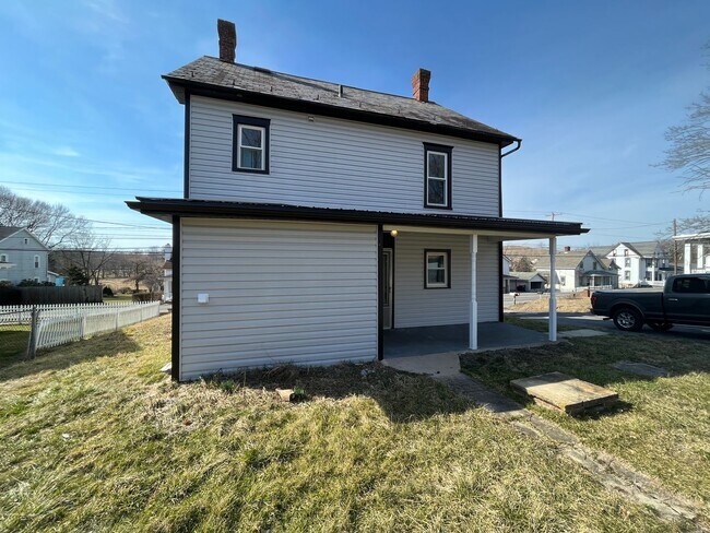Building Photo - House in Quincy 3 Bedroom, 2 Bath
