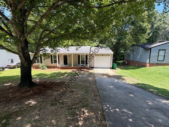 Foto del edificio - Beautifully Updated 3BR/2BA Home with Garage in Charlotte!