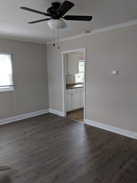 Building Photo - 3 bed, 1 bath Home: Available July 2025! A...