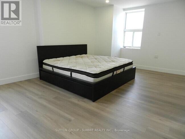 Photo du bâtiment - 577-577 Gerrard St E