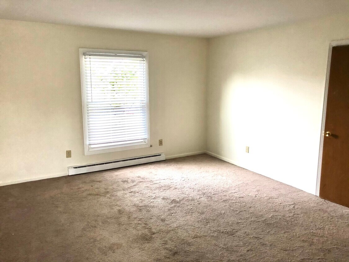 110 Foster Ave SE Unit 2, North Canton, OH 44720 Apartments in North