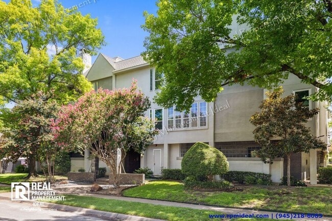 Foto del edificio - 4104 N Hall St