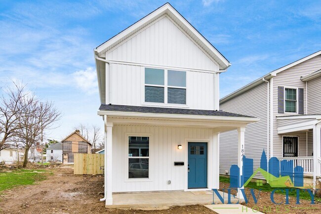 Building Photo - Newly Built Spacious Two Bedroom Single Fa...