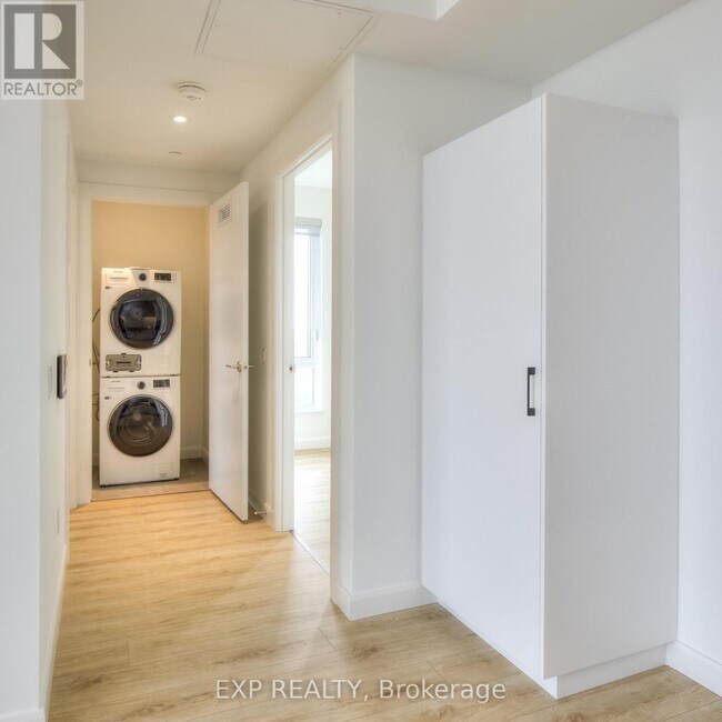 Building Photo - 741 King St W