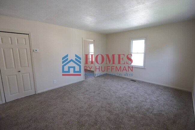 Building Photo - Two Bedroom House