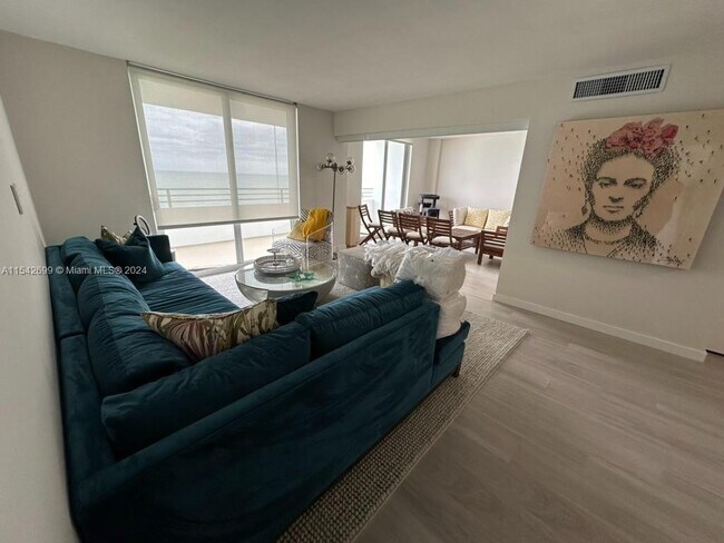 Foto del edificio - 5555 Collins Ave