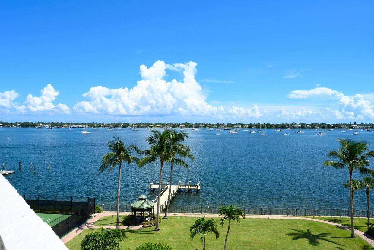 Primary Photo - 5200 N Flagler Dr