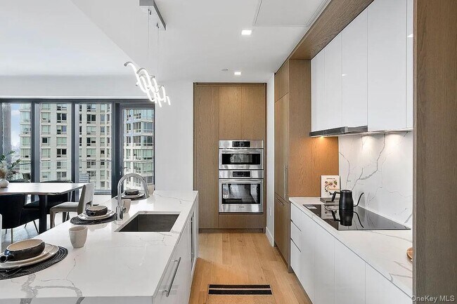 Foto del edificio - 45-30 Pearson St
