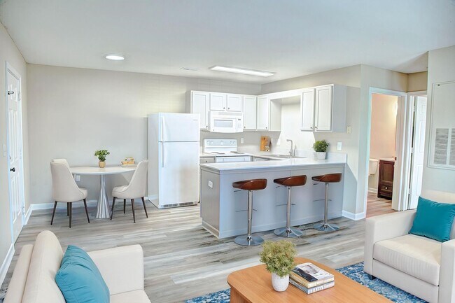 Foto del edificio - Available now—and easier to get into than a parking spot at the Beach! Rents always include high ...