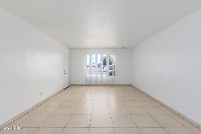 Building Photo - 1348 E Broadmor Dr