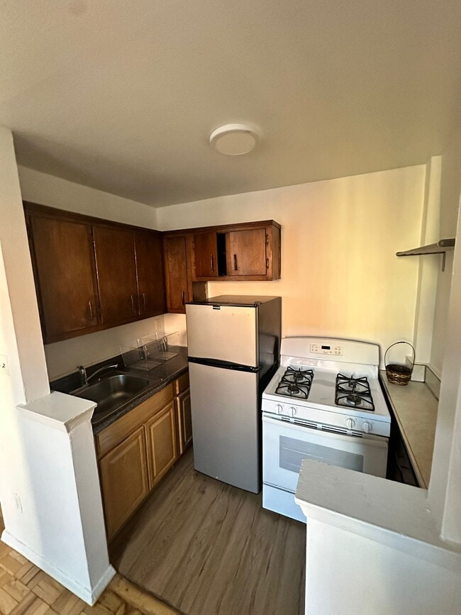 Foto del edificio - 2534 Crescent St