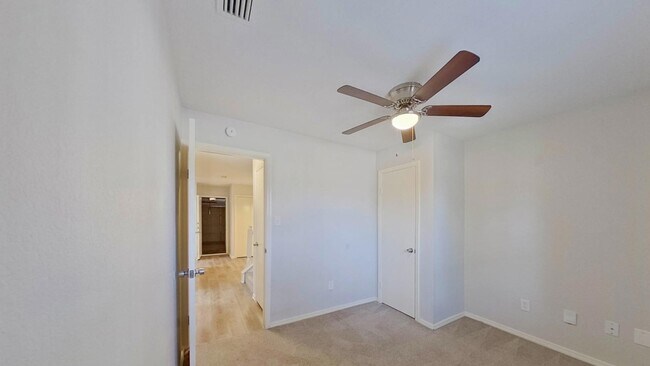 Foto del edificio - Beautifully Renovated 3-Bedroom Home with Premium Finishes