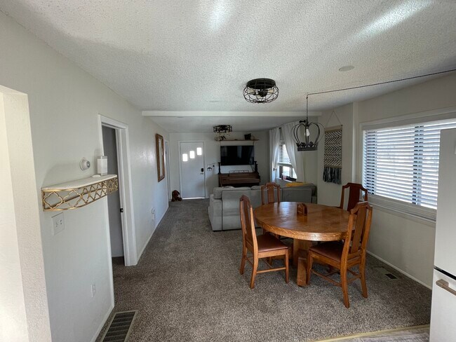 Foto del edificio - 2529 Bott Ave