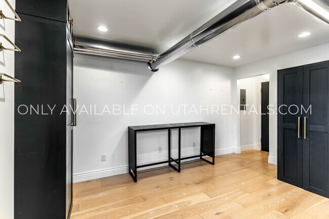 Foto del edificio - 276 E Broadway