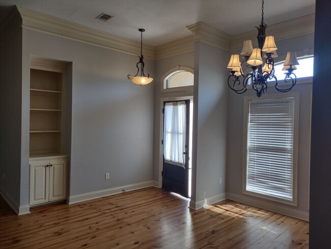 Building Photo - 103 Hallmark Pl