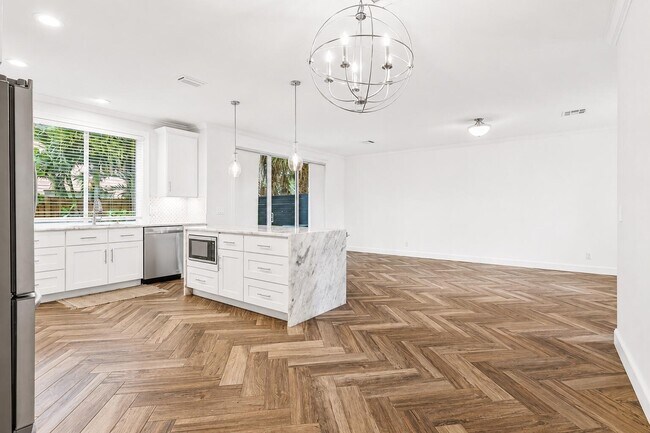 Foto del edificio - 350 SW 8th St