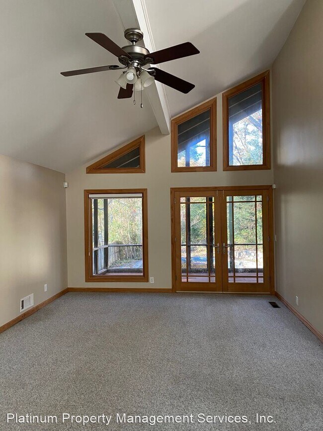 Building Photo - 4 br, 3.5 bath House - 5290 Meadowcreek Dr