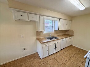 Building Photo - 15811 Nutcracker Ct