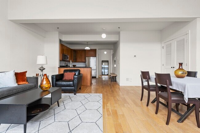 Foto del edificio - 300 Communipaw Ave