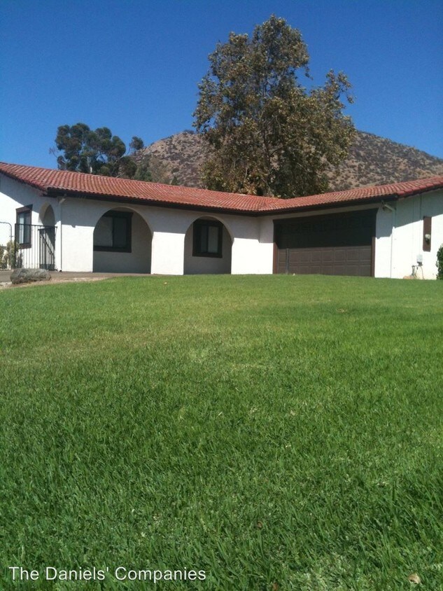 Foto principal - 3 br, 2 bath House - 5228 Dehesa Road