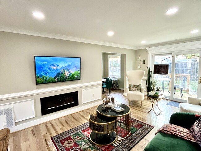 Living Room - 4359 Varnum Pl NE