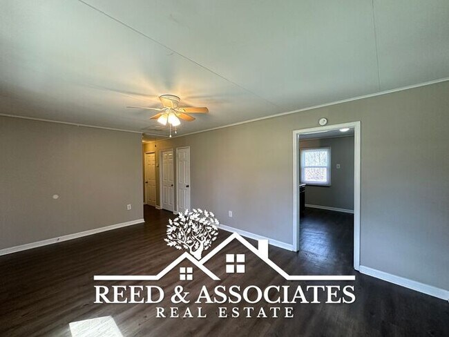Building Photo - 3 Bedroom in Millington Home!