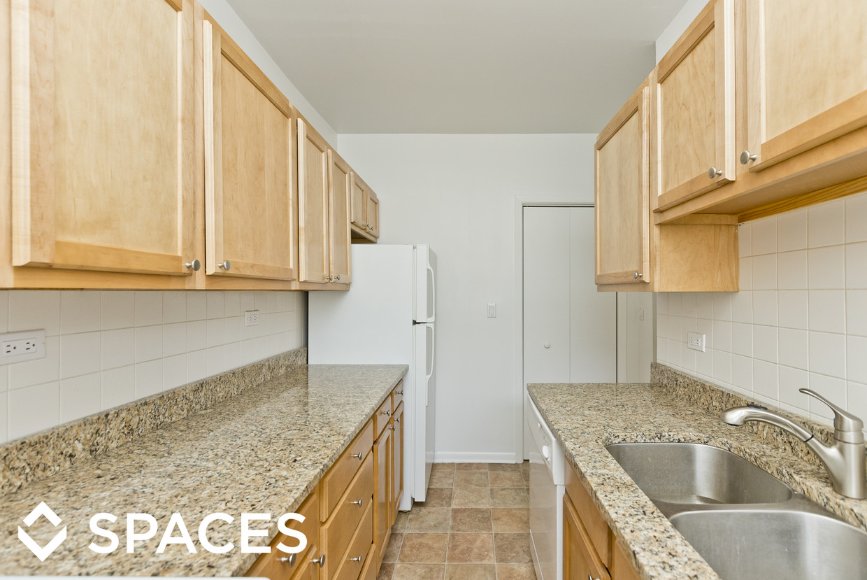 Primary Photo - 1333 W Addison St